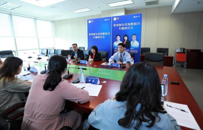 與會(huì)專(zhuān)家接受媒體專(zhuān)訪(fǎng)(供圖)
