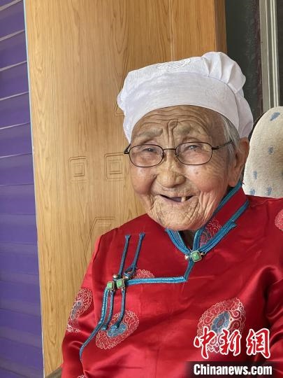 薩仁托婭拍攝的“草原母親”。　薩仁托婭供圖