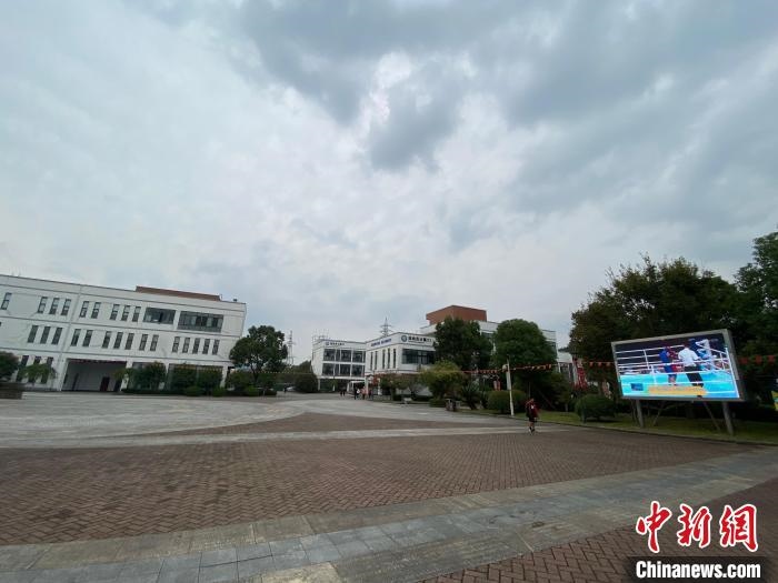 寧波市第二少年兒童業(yè)余體育學(xué)校?！×植?攝