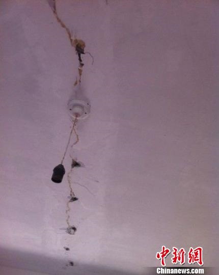 資料圖：房頂開裂。