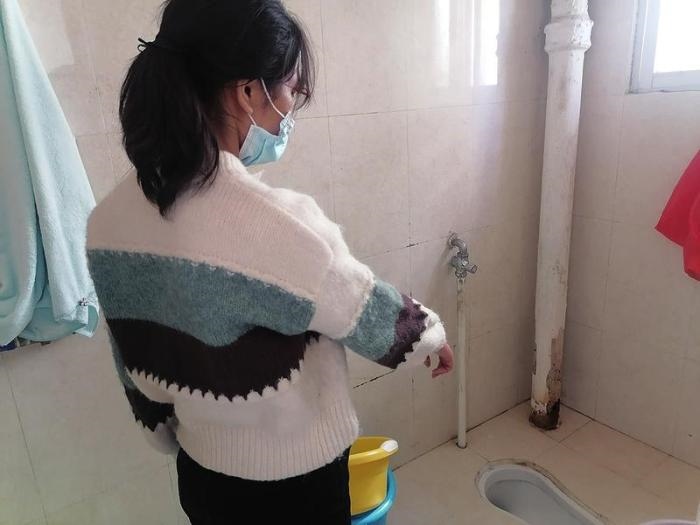  劉小姐在網(wǎng)上找人疏通出租屋里的廁所，被收費5380元