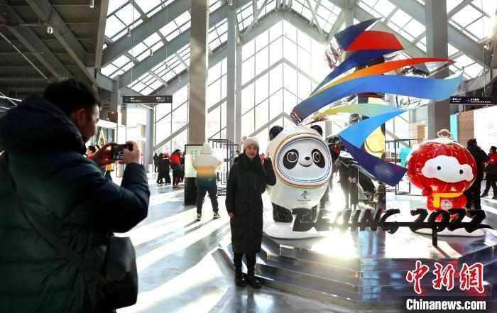 圖為滑雪場現(xiàn)場?！≡S婷 攝