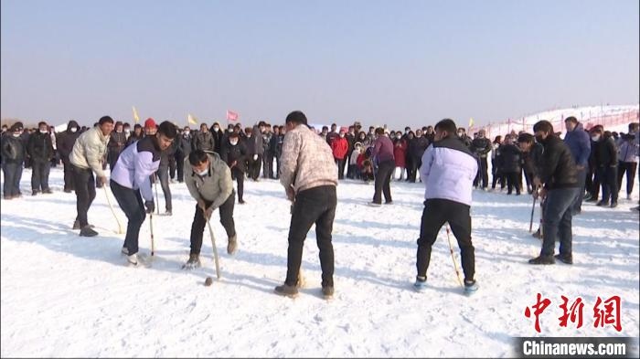 帕普孜球場(chǎng)，激烈角逐?！“统h融媒體中心供圖