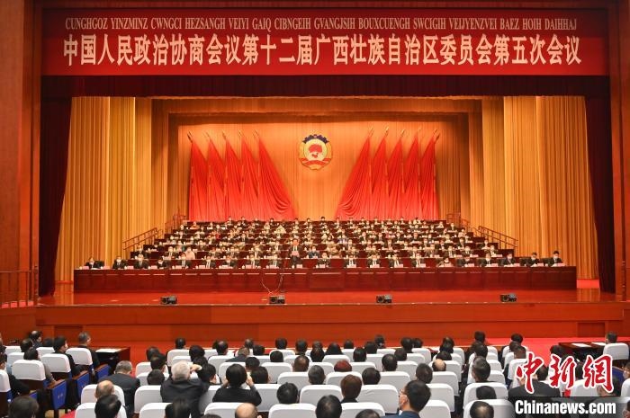 圖為大會閉幕?！∮峋?攝