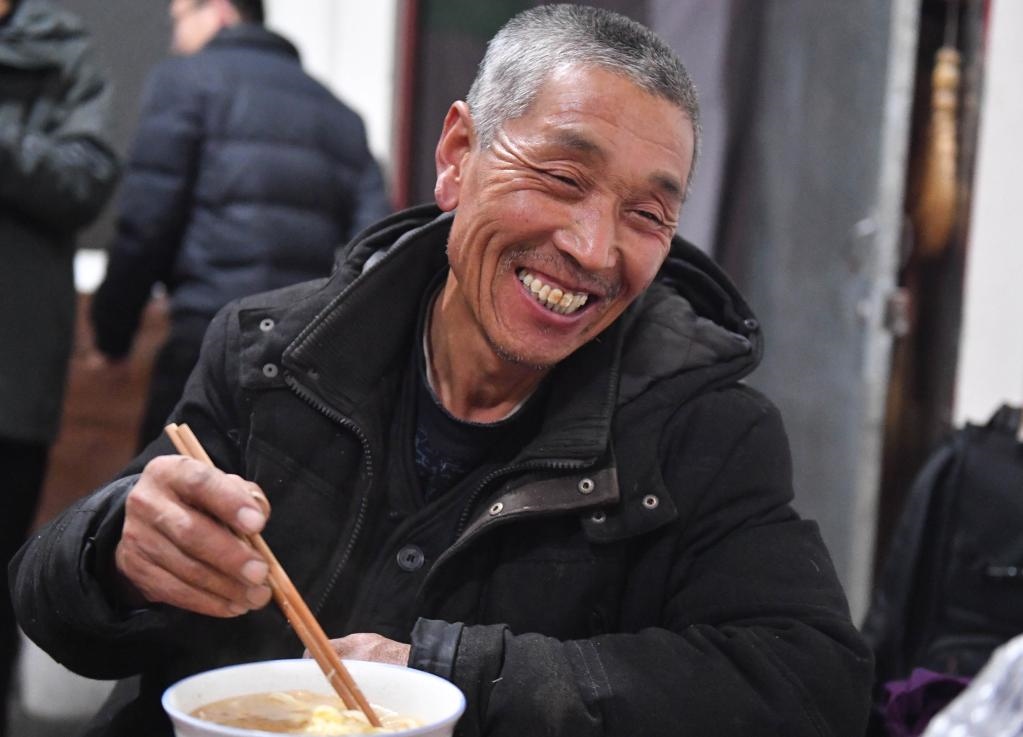 1月26日，山西省汾西縣段村村民蔡文明談起見到總書記的心情，激動又開心。新華社記者 柴婷 攝