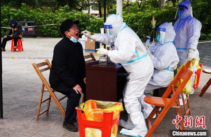 圖為德?？h組織民眾接受核酸檢測(cè)?！〉卤？h融媒體中心供圖