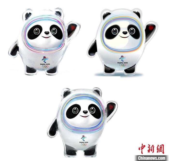 設(shè)計團隊將“冰絲帶”的形象引入大熊貓后逐漸成型。上方兩個形象還是外八字腳，下方形象為最終定稿?！⑵皆乒﹫D