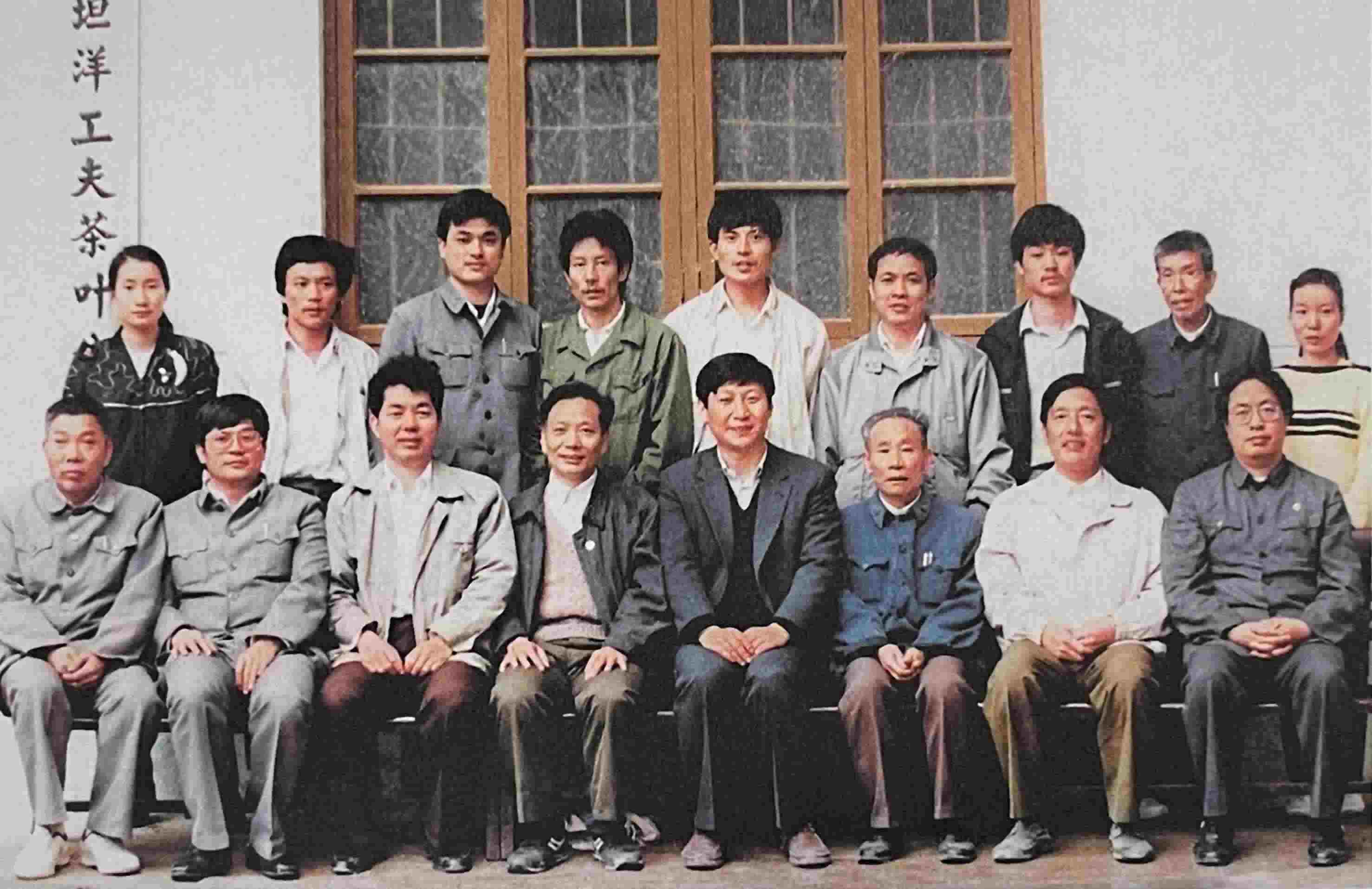 1990年5月，剛調(diào)任福州市委書(shū)記的習(xí)近平到寧德交接工作時(shí)，調(diào)研福安市社口鄉(xiāng)坦洋工夫茶葉公司。