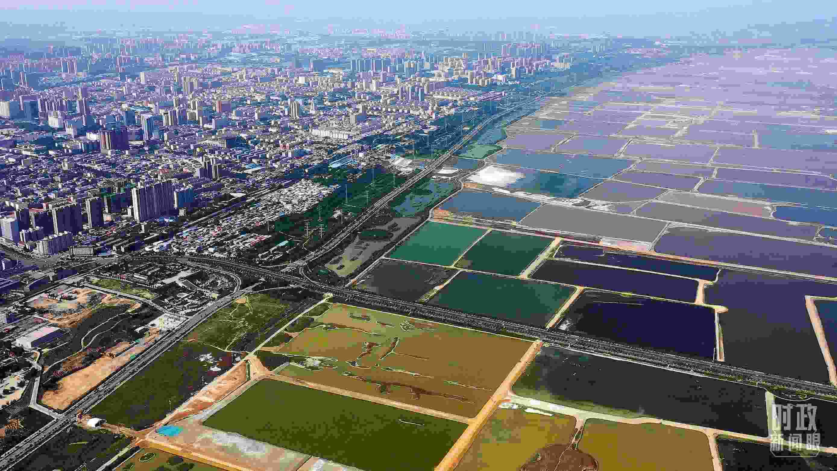 △俯瞰山西運(yùn)城。（總臺記者裴大偉、康曉宇拍攝）