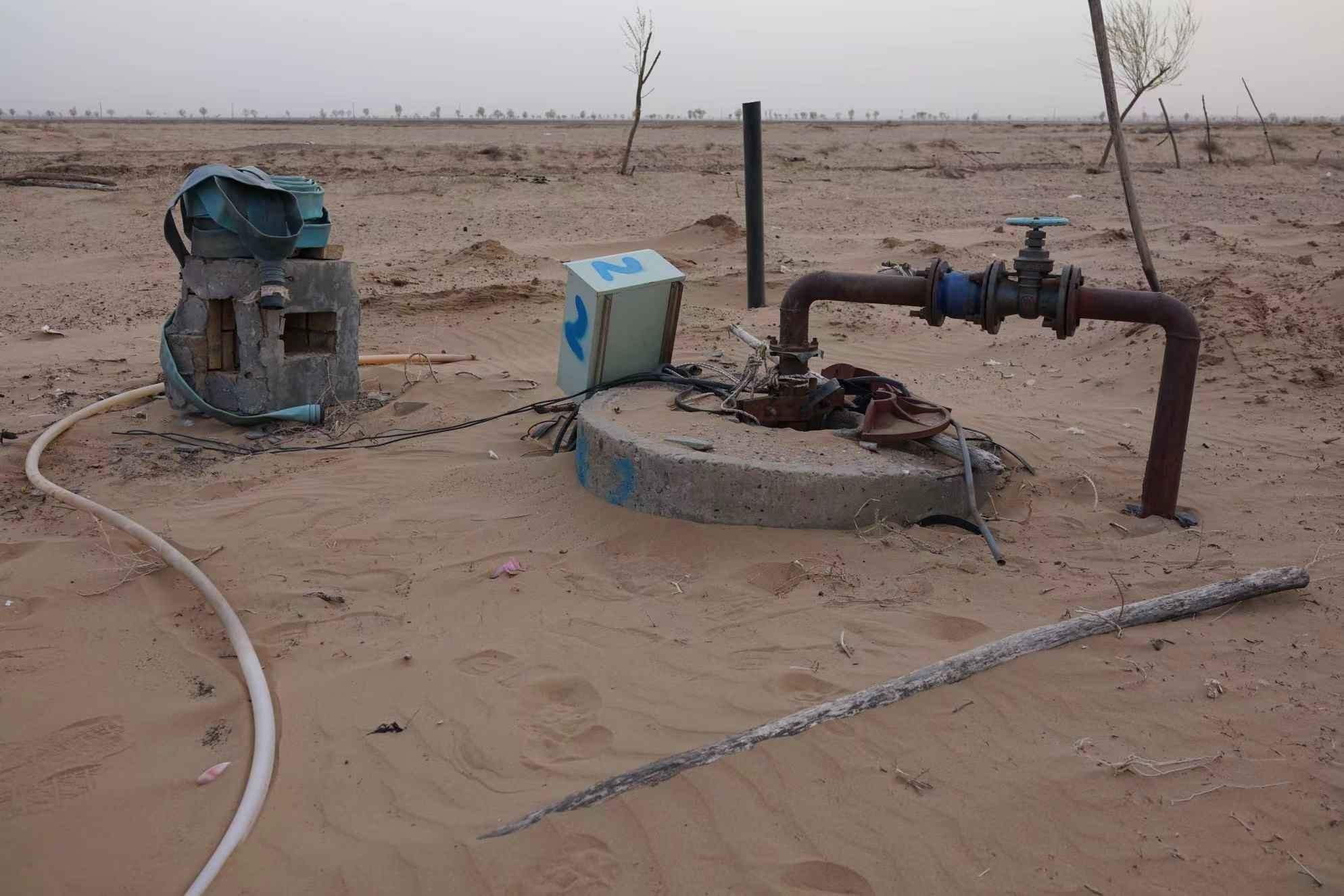 項目地以北的一個澆灌機井。 人民網(wǎng)記者 游天燚攝