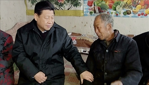△2012年12月30日，習近平總書記來到河北省阜平縣龍泉關鎮(zhèn)顧家臺村看望困難群眾。