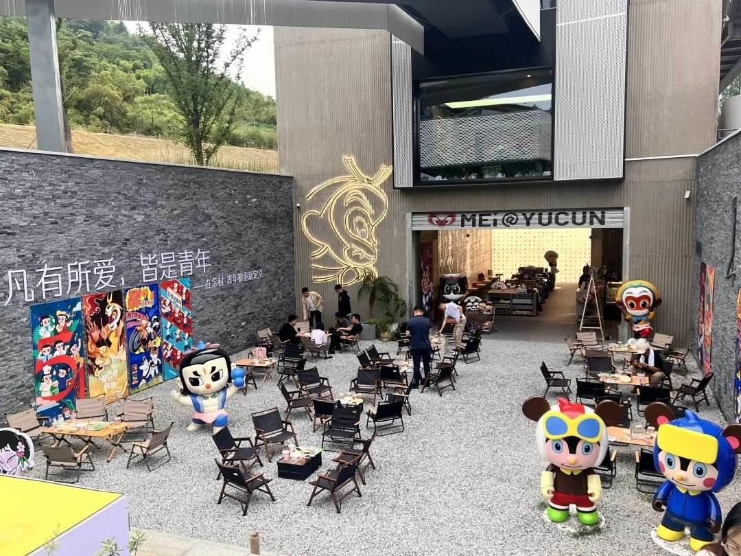 在浙江省湖州市安吉縣天荒坪鎮(zhèn)余村拍攝的國漫主題咖啡店。銳聆 攝