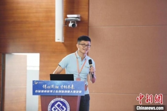 選手進(jìn)行路演。楊華峰 攝