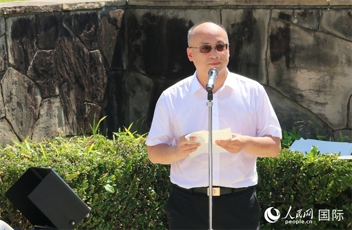 昆明市副市長安恩法在紀(jì)念儀式上致辭。人民網(wǎng) 許可攝