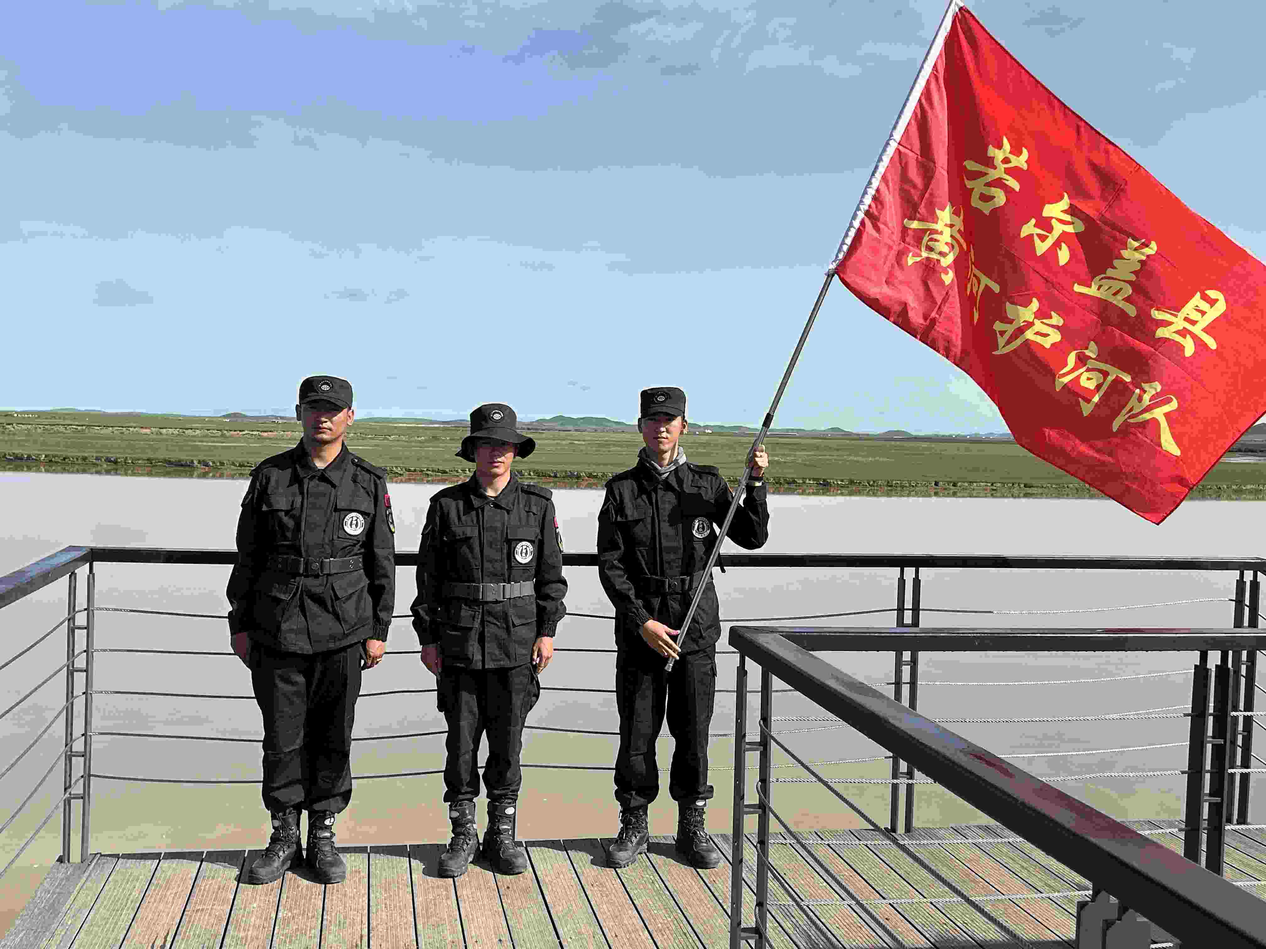 若爾蓋縣黃河護河隊。人民網(wǎng) 周靜圓攝