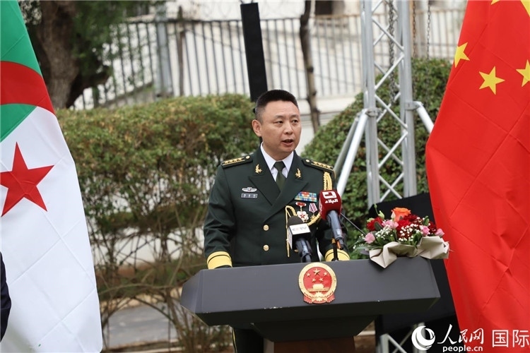 圖為胡璽鈞武官致辭。人民網(wǎng)記者 王傳寶攝