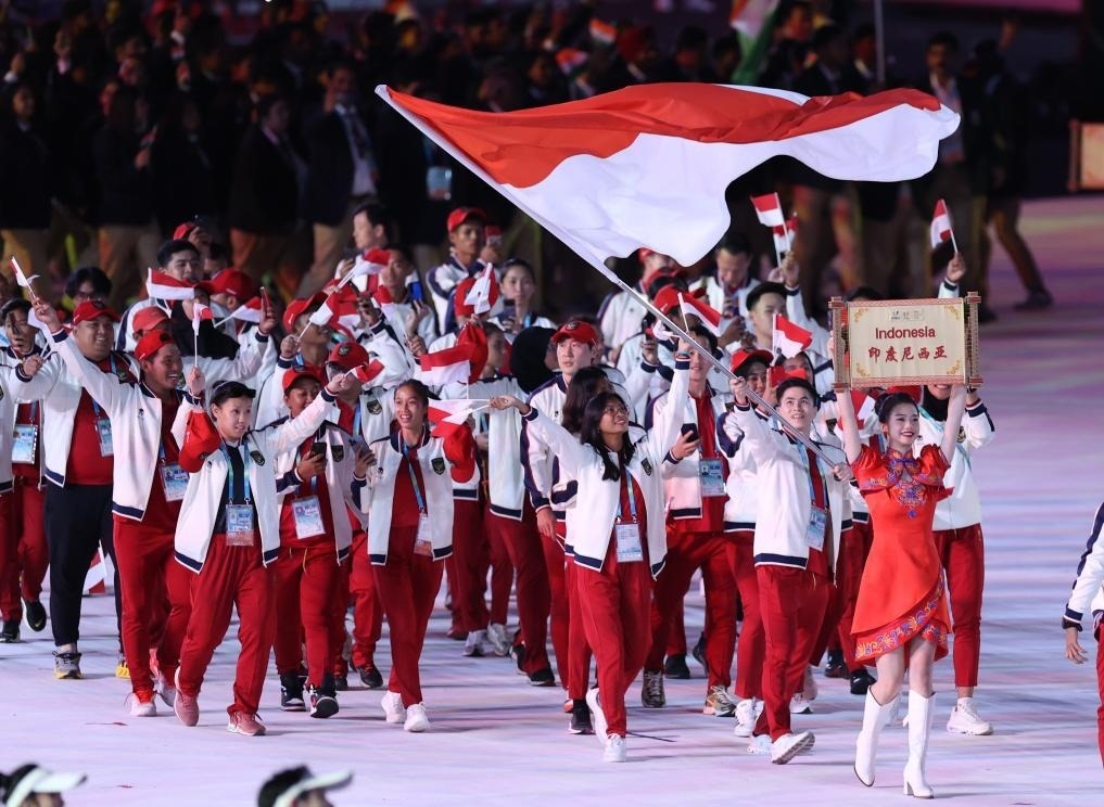 7月28日，印度尼西亞大學(xué)生體育代表團(tuán)在開幕式上入場。新華社記者張麗蕓攝