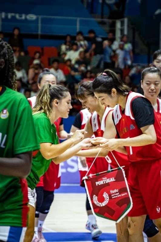 28日，成都大運會女籃項目葡萄牙隊對戰(zhàn)中國隊。 受訪者供圖