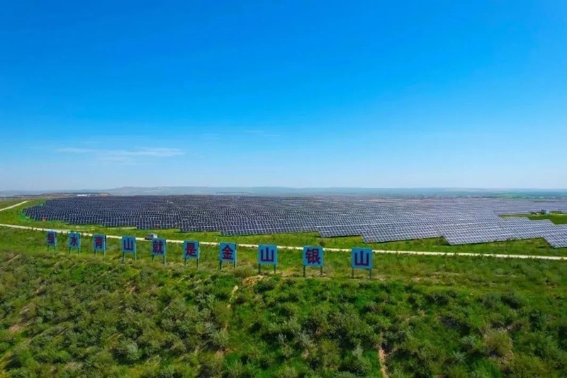 勝利能源露天礦排土場15.3萬千瓦光伏電站并網發(fā)電。受訪者供圖