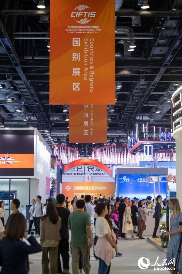 9月2日，服貿(mào)會(huì)國(guó)別展區(qū)，人流如潮。人民網(wǎng)記者 翁奇羽攝