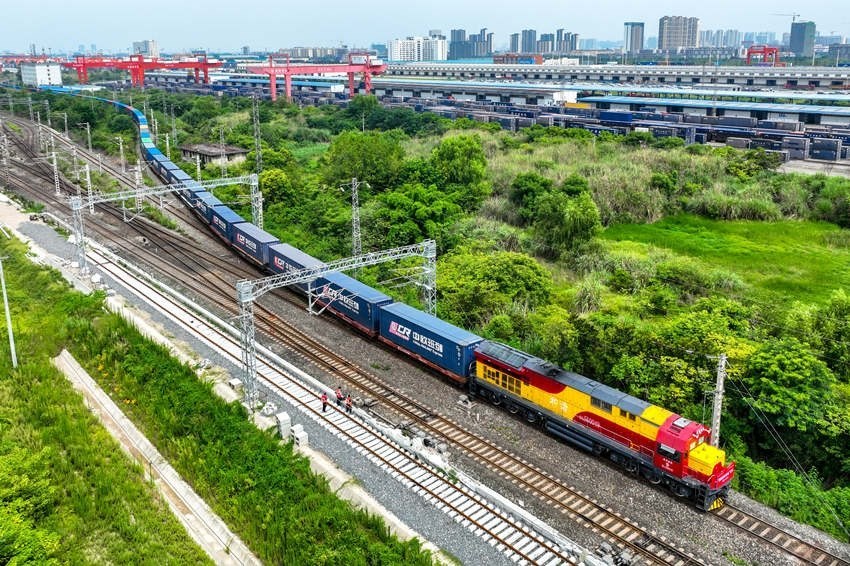 中歐班列（成渝）駛出成都國際鐵路港。青白江區(qū)委宣傳部供圖