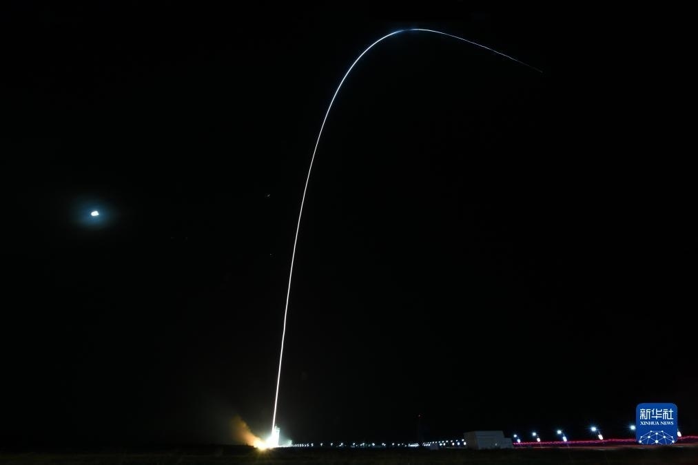 9月7日02時14分，我國在酒泉衛(wèi)星發(fā)射中心使用長征四號丙運載火箭，成功將遙感三十三號03星發(fā)射升空，衛(wèi)星順利進入預(yù)定軌道，發(fā)射任務(wù)獲得圓滿成功。新華社發(fā)（汪江波 攝）