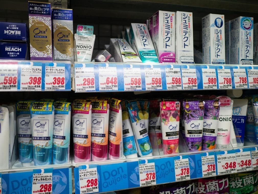 這是8月16日在日本東京新宿一商場(chǎng)拍攝的貨架。新華社記者張笑宇攝