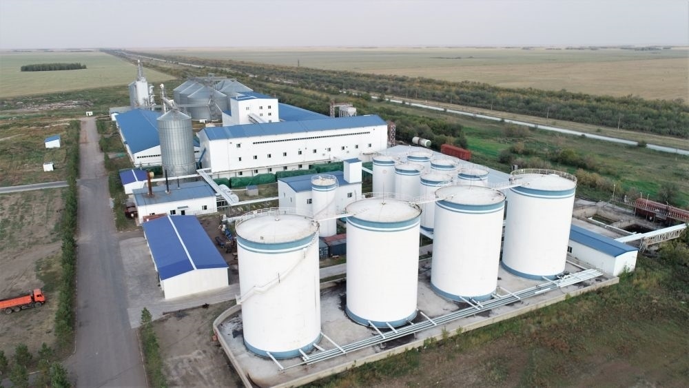 這是2022年9月2日在哈薩克斯坦北哈薩克斯坦州拍攝的愛(ài)菊農(nóng)產(chǎn)品物流加工園區(qū)（無(wú)人機(jī)照片）。新華社發(fā)（奧斯帕諾夫攝）