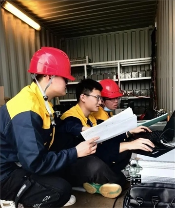 △2022年，長(zhǎng)征十一號(hào)運(yùn)載火箭在我國(guó)黃海以“一箭五星”方式成功發(fā)射。哈爾濱工程大學(xué)船海結(jié)構(gòu)物安全與舒適性團(tuán)隊(duì)為發(fā)射船進(jìn)行結(jié)構(gòu)動(dòng)態(tài)監(jiān)測(cè)。