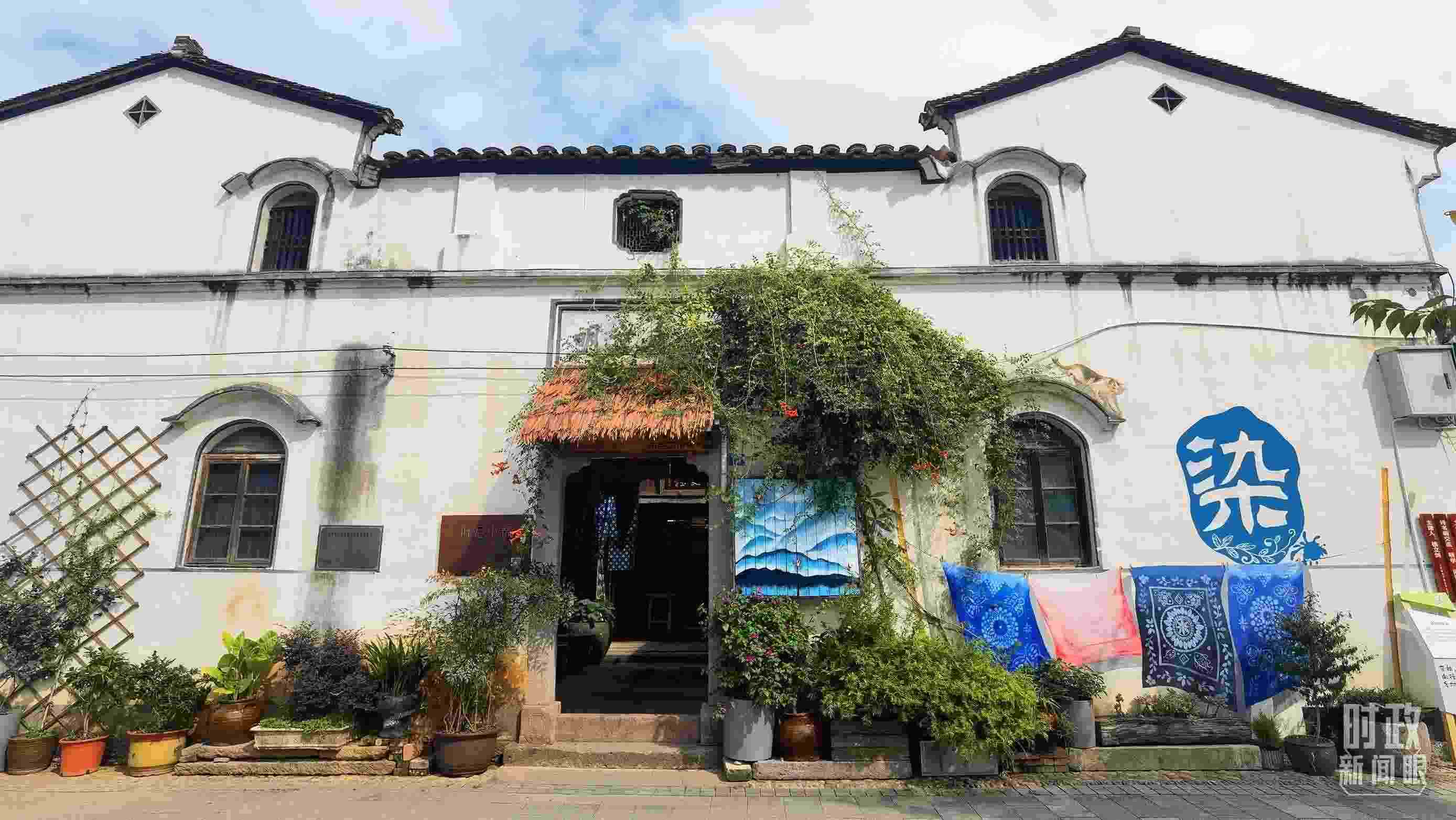 △李祖村的藝術(shù)染坊。（總臺央視記者周志國拍攝）