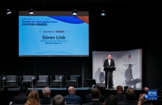9月21日，在德國杜伊斯堡，杜伊斯堡市市長澤倫·林克出席2023新絲路物流論壇并致辭。新華社記者 張帆 攝