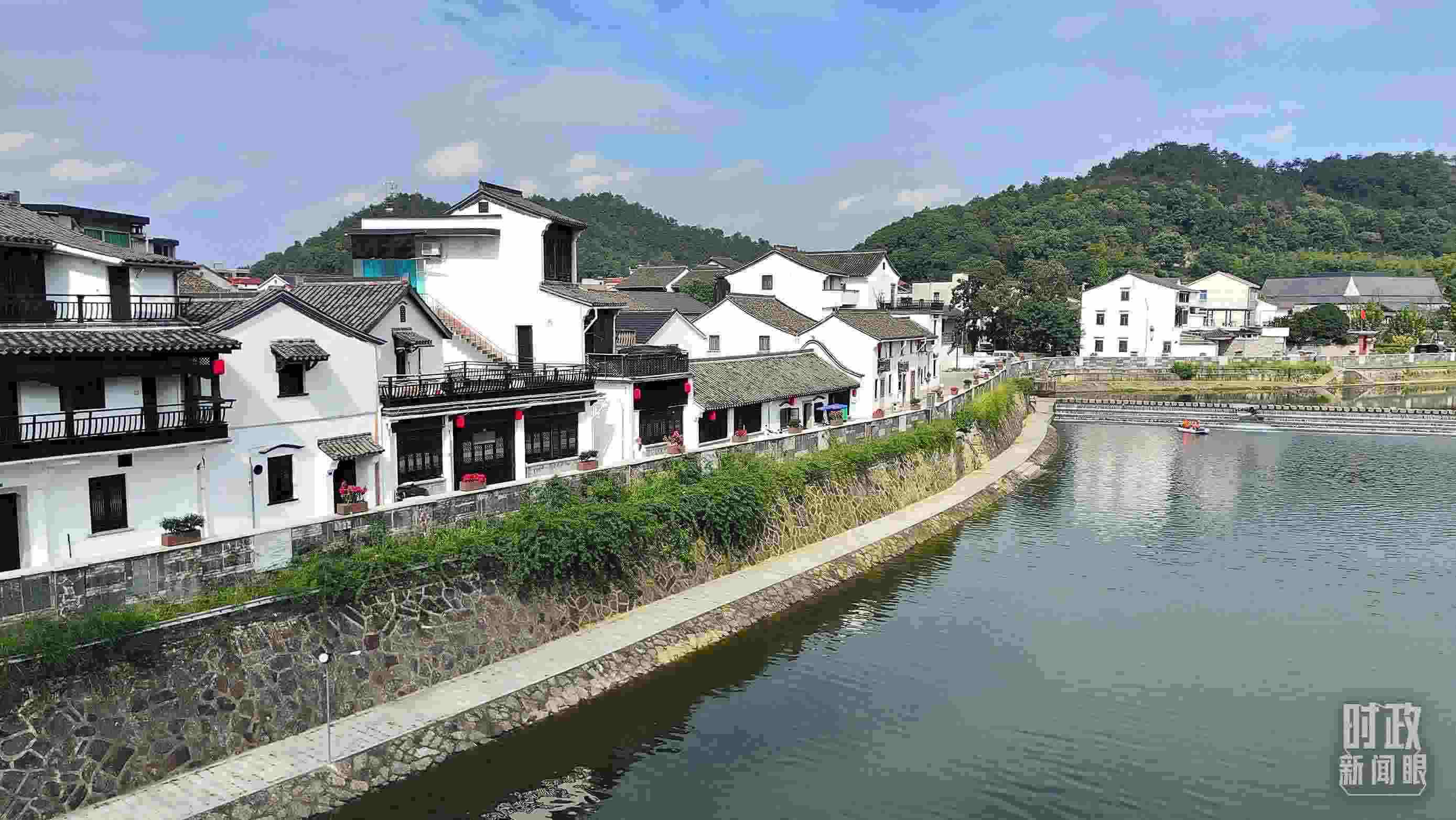 △“楓橋經(jīng)驗”發(fā)源地諸暨市楓橋鎮(zhèn)。（總臺央視記者楊立峰拍攝）