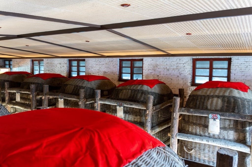 西鳳酒“酒?！辟A存庫(kù) 王哲攝