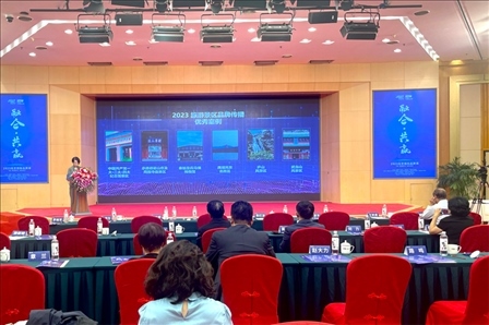 現(xiàn)場(chǎng)發(fā)布《2023旅游景區(qū)品牌傳播優(yōu)秀案例》。人民網(wǎng)記者 劉微攝