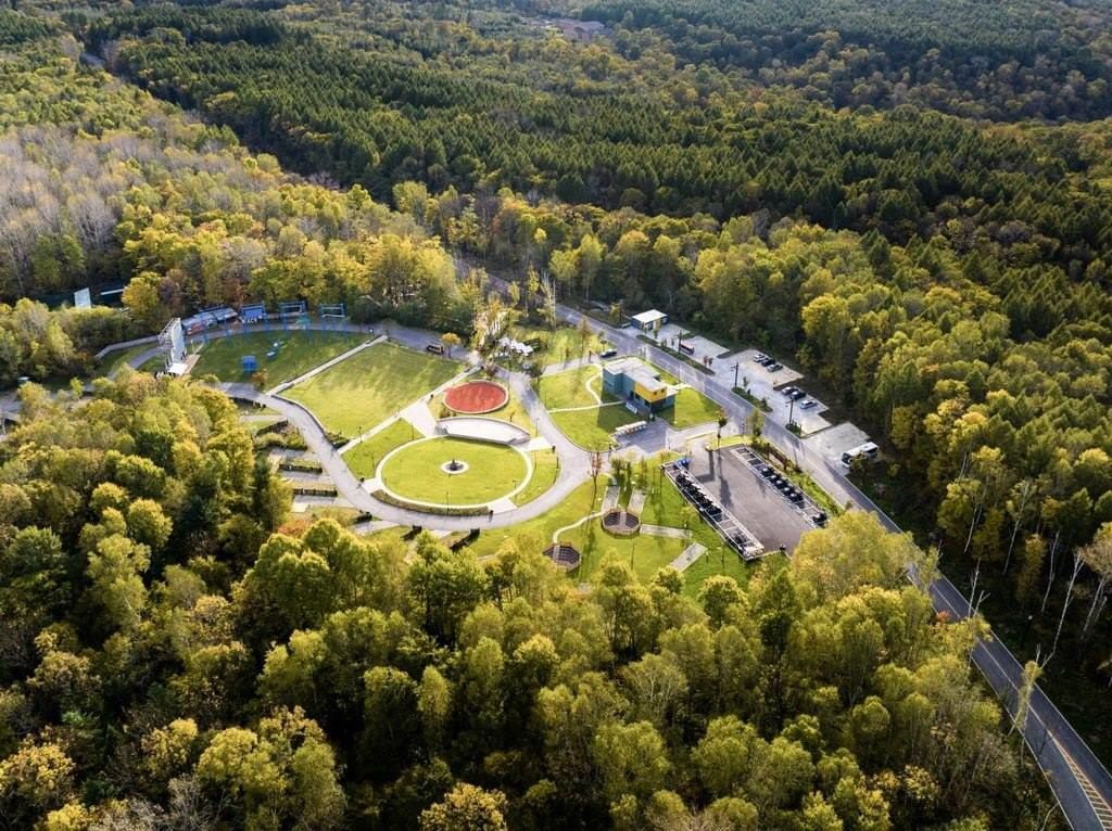 長(zhǎng)白山華美勝地已實(shí)現(xiàn)“綠電”直供。嚴(yán)磊攝