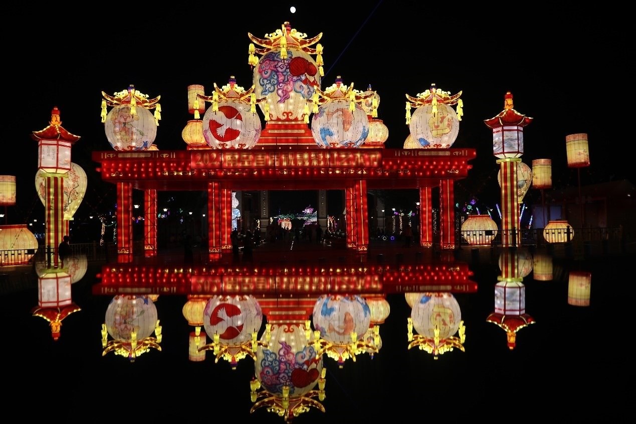 中秋國慶期間，南岳祝融文旅小鎮(zhèn)舉辦祝融花燈節(jié)。曹正平攝