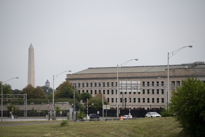 這是2021年8月3日在美國(guó)弗吉尼亞州阿靈頓拍攝的美國(guó)國(guó)防部所在地五角大樓。新華社記者劉杰攝