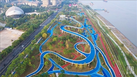 △俯瞰長(zhǎng)江國(guó)家文化公園九江城區(qū)段。（總臺(tái)記者李海峰拍攝）