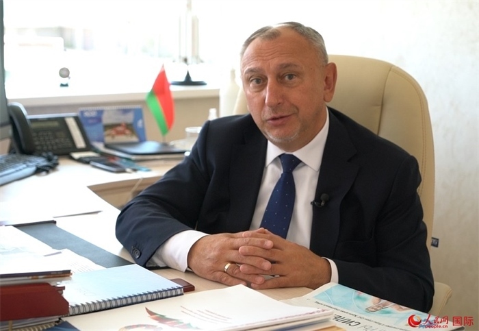 中白工業(yè)園管委會主任亞歷山大·亞羅申科接受人民網記者采訪。人民網 皇甫萬里攝