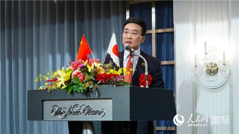 在日中國企業(yè)協(xié)會會長王家馴致祝酒詞。人民網(wǎng) 蔣曉辰攝