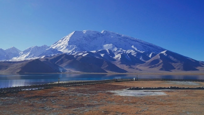 喀拉庫勒湖。中國鐵路烏魯木齊局集團有限公司供圖