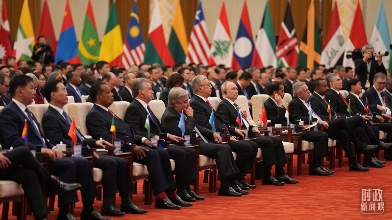 △18日上午，外方領導人在開幕式上聆聽習近平主席主旨演講。（總臺國廣記者李晉拍攝）