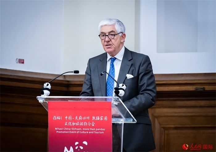 英中商業(yè)發(fā)展中心主席約翰·麥克萊恩致辭。人民網(wǎng) 郭錦標(biāo)攝