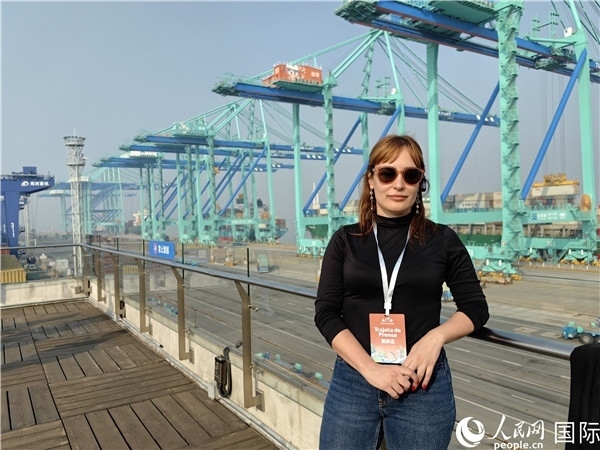 阿根廷公共電視臺記者萊蒂西亞接受采訪。人民網(wǎng)記者 符園園攝