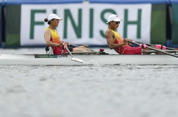 2021年8月29日，在東京殘奧會賽艇項目PR2級混合雙人雙槳決賽中，中國組合劉爽/蔣繼劍獲得銅牌。圖為劉爽（左）/蔣繼劍在比賽中。新華社記者 胡虎虎攝（資料圖）