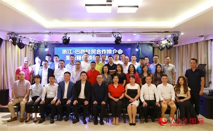 與會嘉賓合影。人民網(wǎng)記者 陳海琪攝