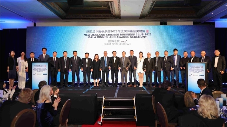 新西蘭華商聯(lián)合總會首批會員代表上臺亮相。攝影：張凱