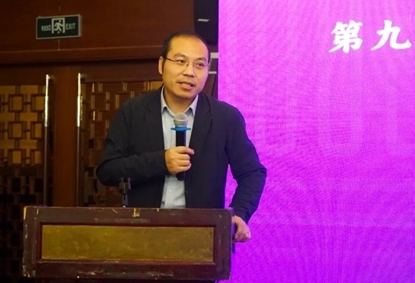 清華大學(xué)社會(huì)科學(xué)學(xué)院副院長、政治學(xué)系長聘教授孟天廣在研討會(huì)上總結(jié)發(fā)言。主辦方供圖