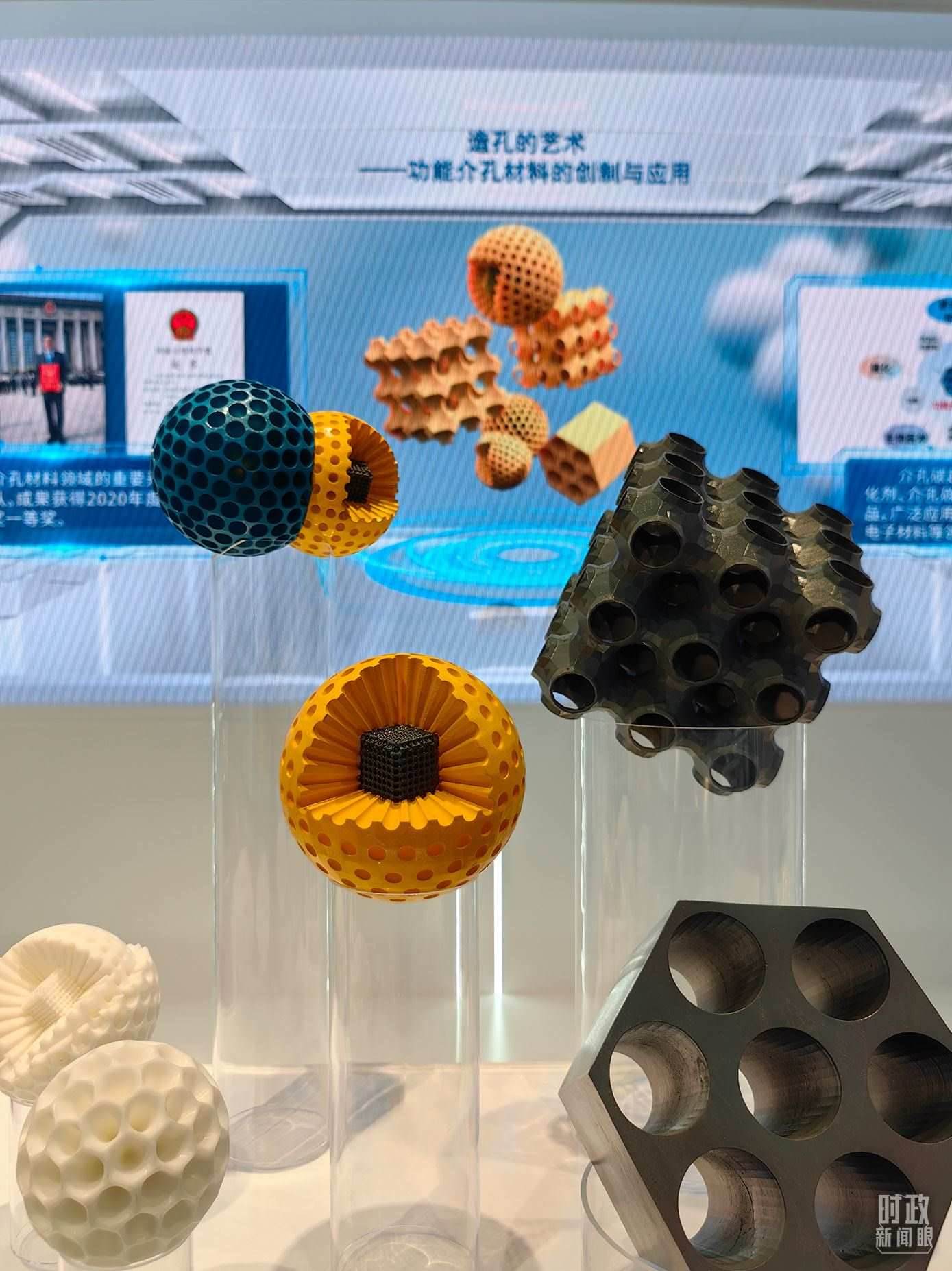 △上?？萍紕?chuàng)新成果展。（總臺(tái)央視記者段德文拍攝）