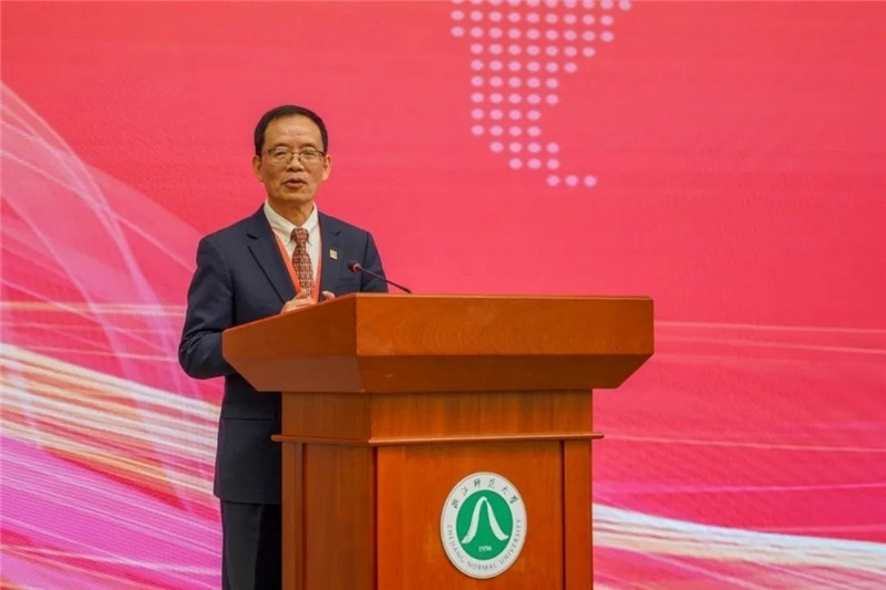 國務(wù)院學(xué)位委員會(huì)區(qū)域國別學(xué)學(xué)科評(píng)議組秘書長、浙江師范大學(xué)非洲研究院（非洲區(qū)域國別學(xué)院）院長劉鴻武致辭。主辦方供圖